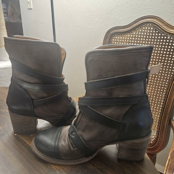 Freebird by Steven Black and Brown Ankle Boots - Picture 2 of 6